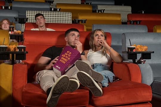 כרטיס זוגי לסרט + כיבוד מזנון ברשת MOVIELAND