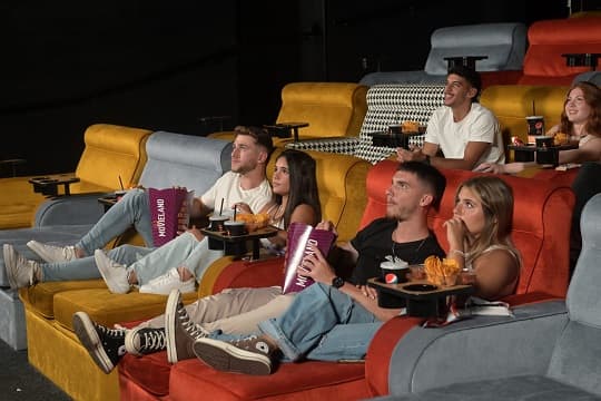 כרטיס זוגי לסרט + כיבוד מזנון EXTRA ברשת MOVIELAND