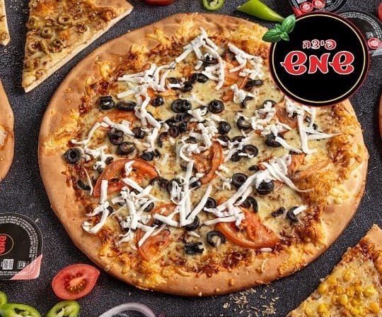 פיצה משפחתית+ תוספת+ לחם שום בפיצה שמש