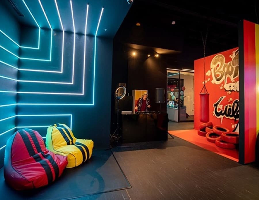 3 כניסות למתחם צילום וחדרי טיקטוק SET UP